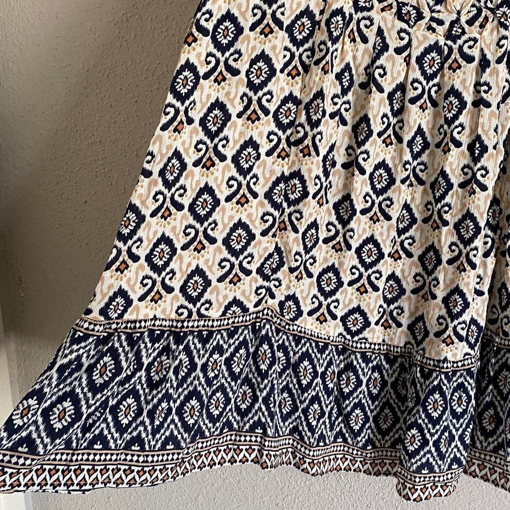 Torrid Navy and Cream Geometric Tank Top - Picture 5 of 8